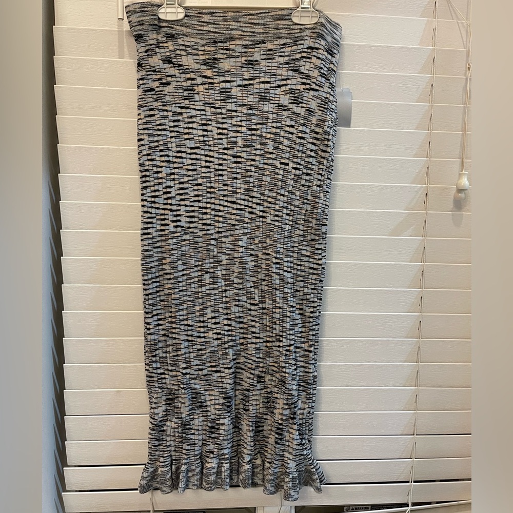Midi fox’s skirt. Size medium fits like a small.